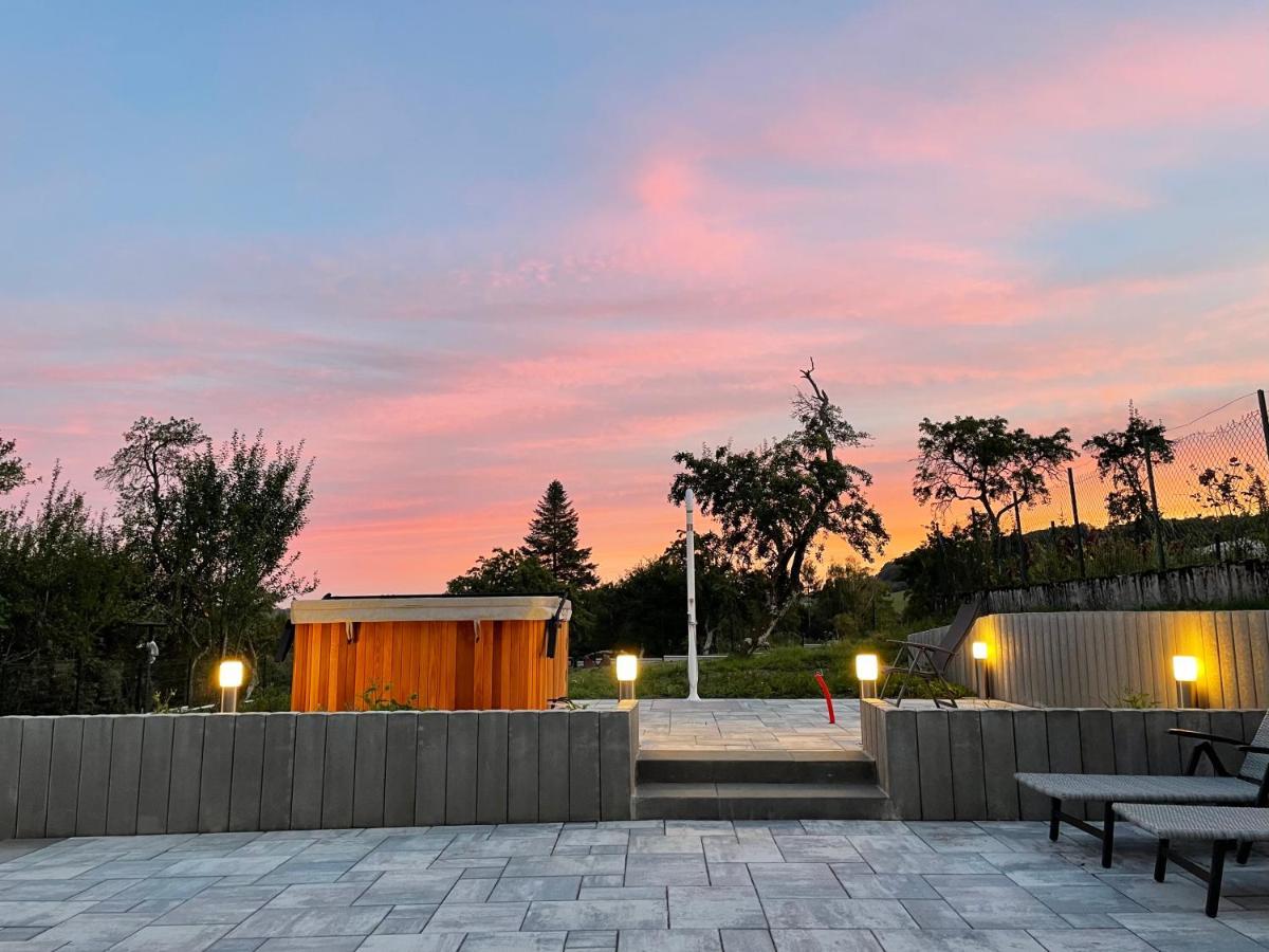 Chez La Rose Luxueuse Cottage Avec Jacuzzi Rouvres-la-Chetive Экстерьер фото