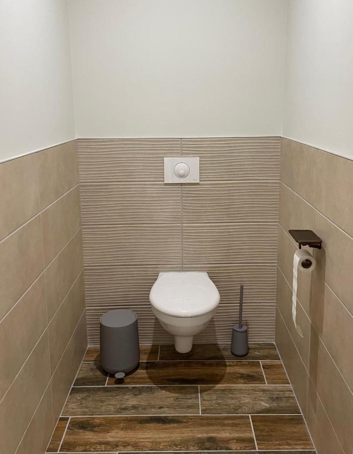 Chez La Rose Luxueuse Cottage Avec Jacuzzi Rouvres-la-Chetive Экстерьер фото