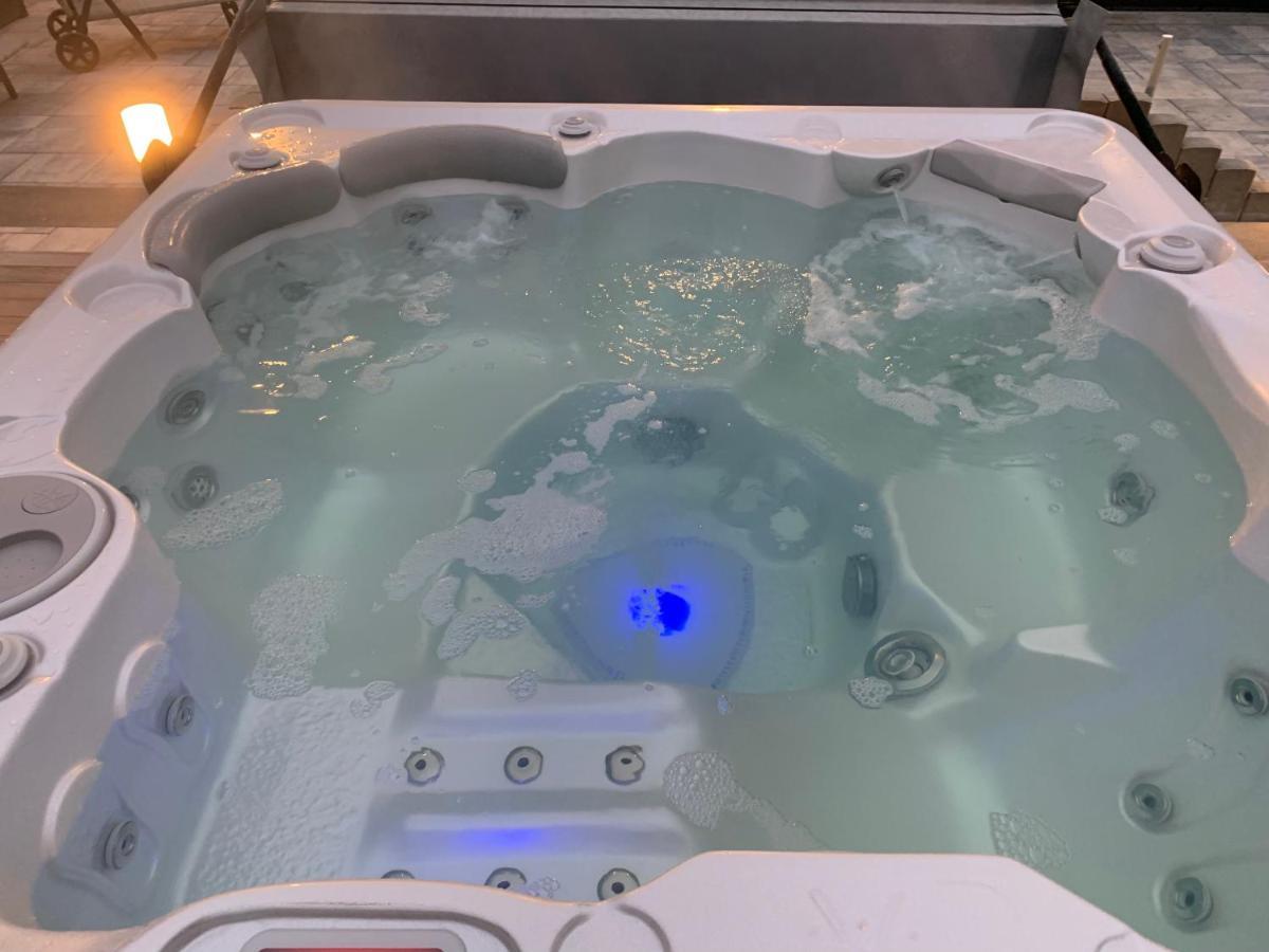 Chez La Rose Luxueuse Cottage Avec Jacuzzi Rouvres-la-Chetive Экстерьер фото