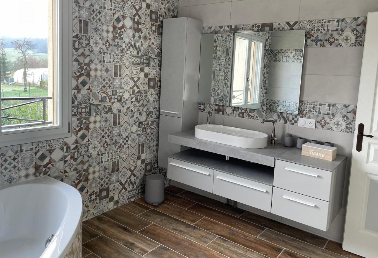 Chez La Rose Luxueuse Cottage Avec Jacuzzi Rouvres-la-Chetive Экстерьер фото