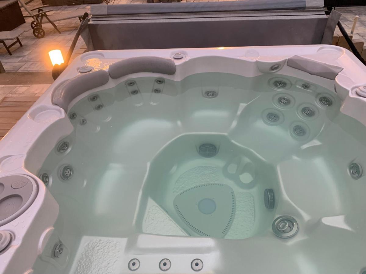 Chez La Rose Luxueuse Cottage Avec Jacuzzi Rouvres-la-Chetive Экстерьер фото