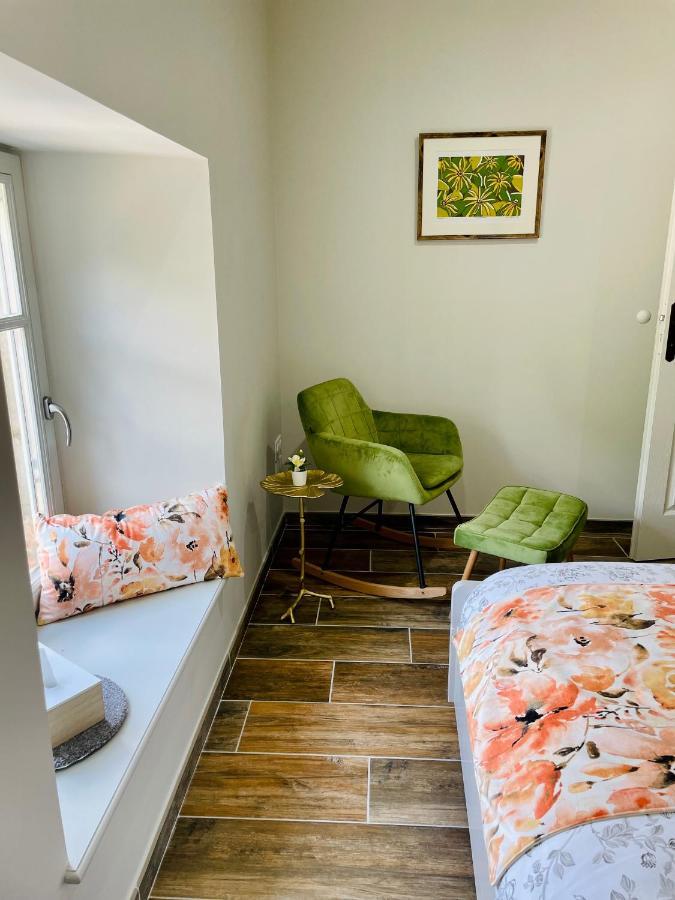 Chez La Rose Luxueuse Cottage Avec Jacuzzi Rouvres-la-Chetive Экстерьер фото